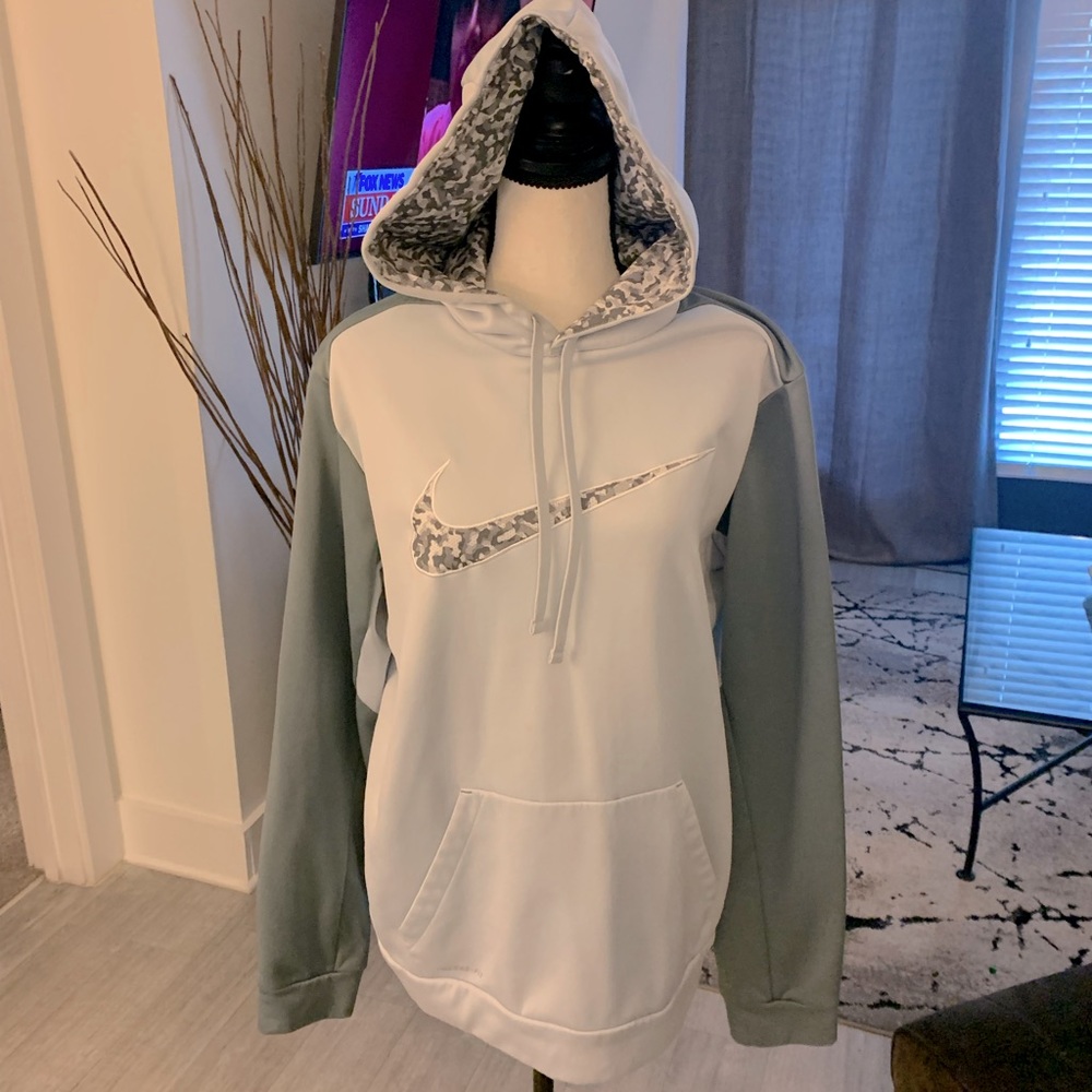 NWOT NIKE CAMO SWOOSH HOODIE